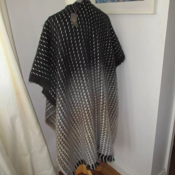 VINCE Camuto soft warm cape poncho BNWT One size new - Picture 2 of 3